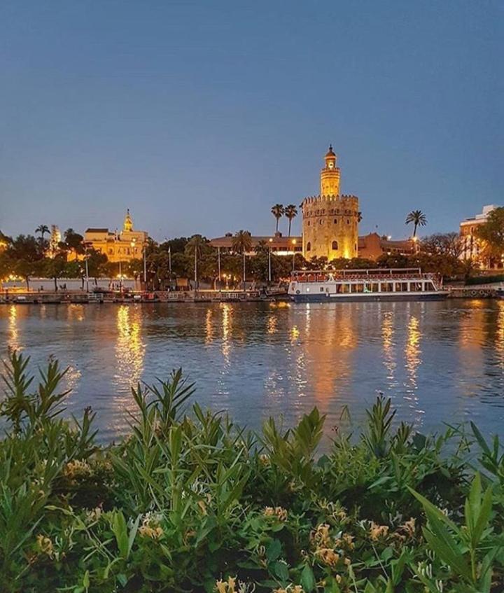 Apartamento Con Vistas Al Rio Guadalquivir En Triana, Sevilla Exterior foto