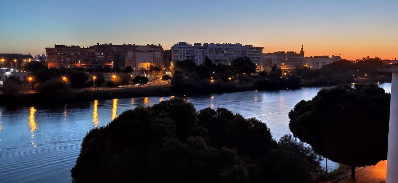 Apartamento Con Vistas Al Rio Guadalquivir En Triana, Sevilla Exterior foto